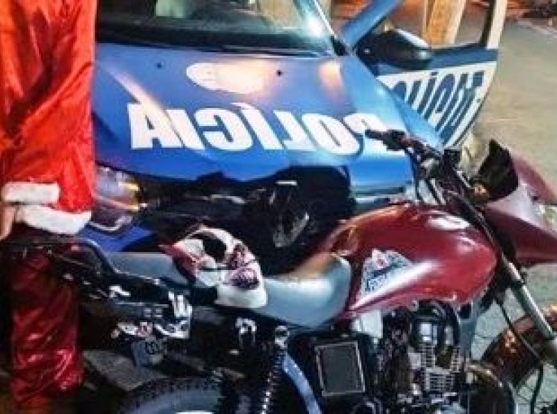 Papai Noel é preso pela PM em Ouro Preto (RO) pilotando moto com placa adulterada
