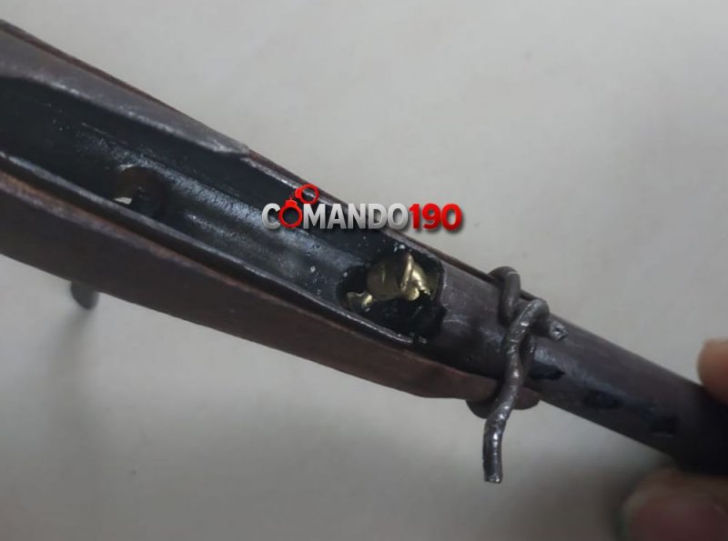 Homem é baleado na mão e polícia encontra arma escondida em residência em Ji-Paraná