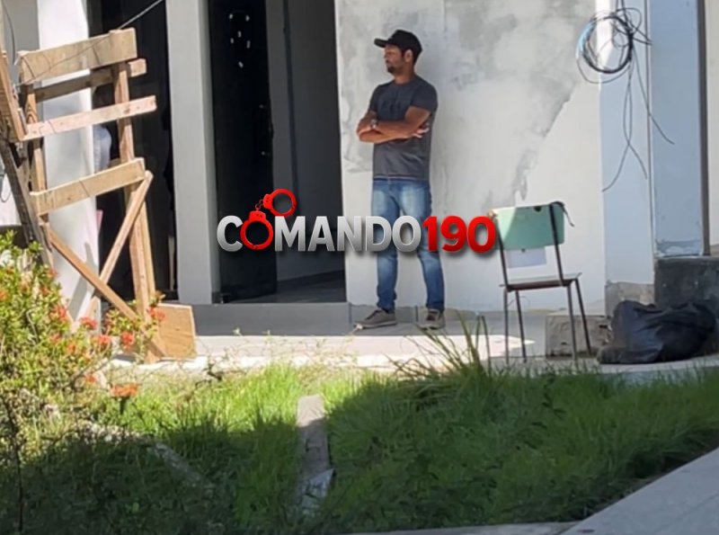 Suspeito de homicídio se entrega à polícia e entrega arma usada no crime em Ji-Paraná