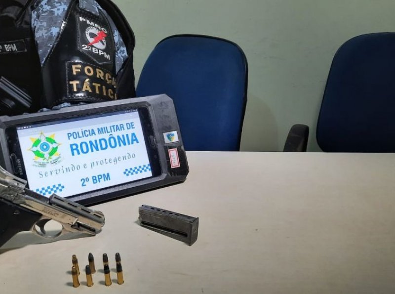 PM prende indivíduo que estava manuseando pistola dentro de casa, em Ji-Paraná