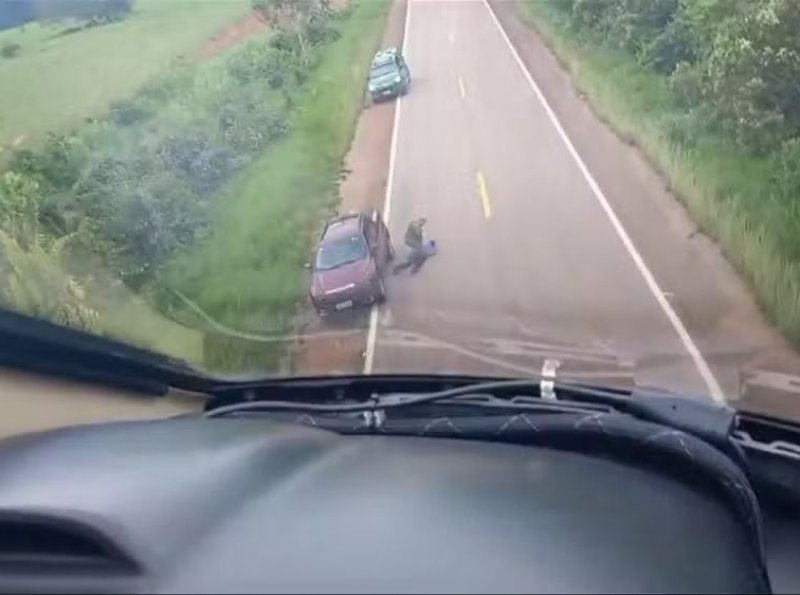 Perseguição de helicóptero em RO para recuperar carro roubado que ia ser levado à Bolívia