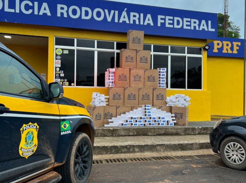 PRF realiza apreensão de 10 mil maços de cigarro 