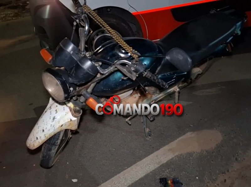 Motociclista fica ferido após colidir contra carreta estacionada em Ji-Paraná