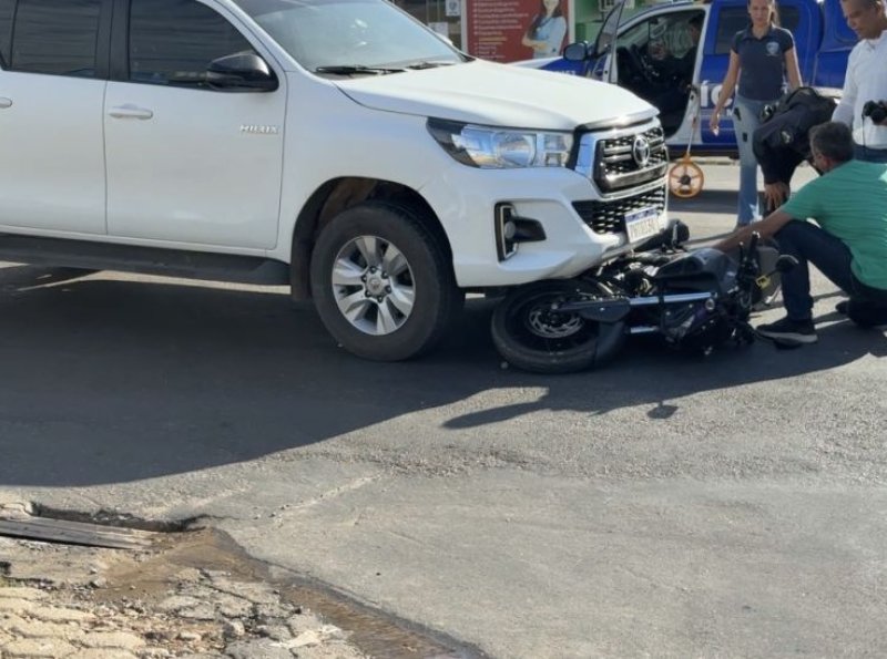 Acidente entre camionete e motocicleta deixa mulher ferida na marechal Rondon 