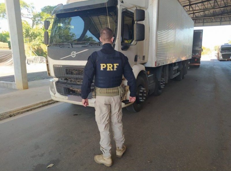 Em Ji-Paraná/RO, PRF recupera caminhão adulterado