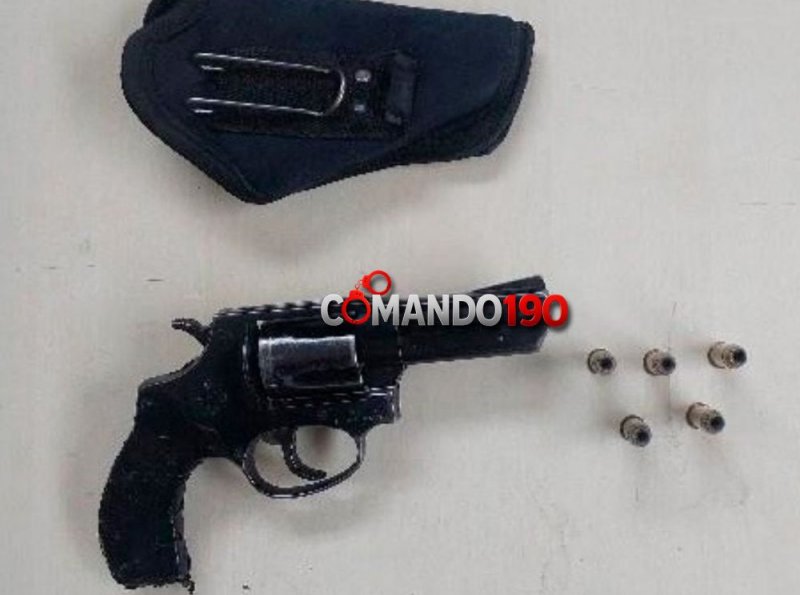 Homem é preso armado durante cortejo fúnebre em cemitério de Ji-Paraná