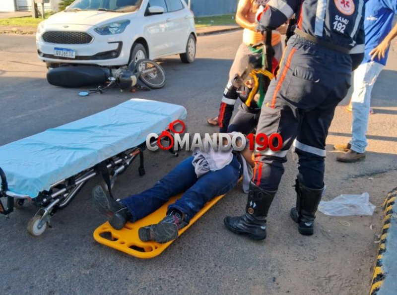 Motociclista fica ferida após colisão em cruzamento da T-26 com Rua Goiânia