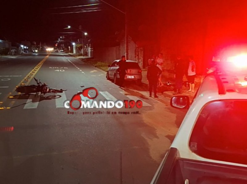 Acidente de trânsito entre carro e moto deixa condutor ferido