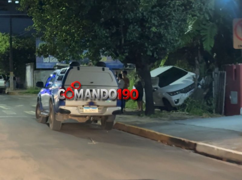 Colisão em rotatória provoca danos materiais no cruzamento das avenidas 2 de Abril e 6 de Maio