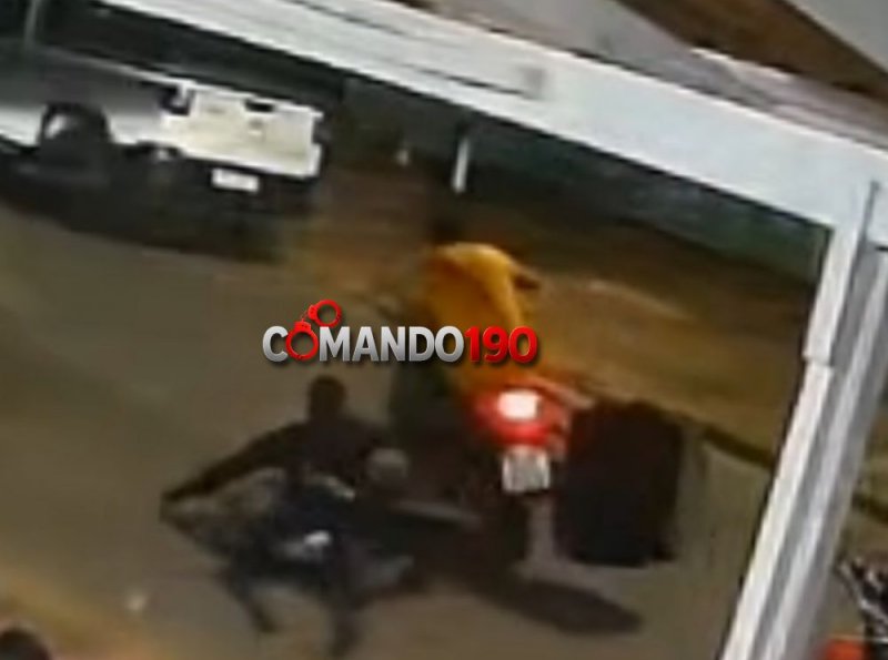Após espetinhos e 12 cervejas, homem furta moto de entregador