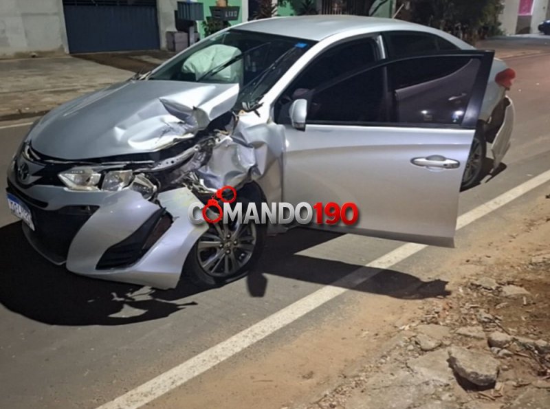 Motorista colide com caçamba de entulho em Ji-Paraná
