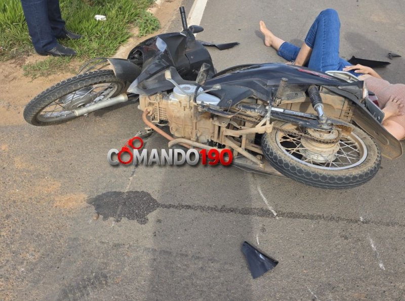 Mulher fica ferida após colisão entre carro e moto em Ji-Paraná