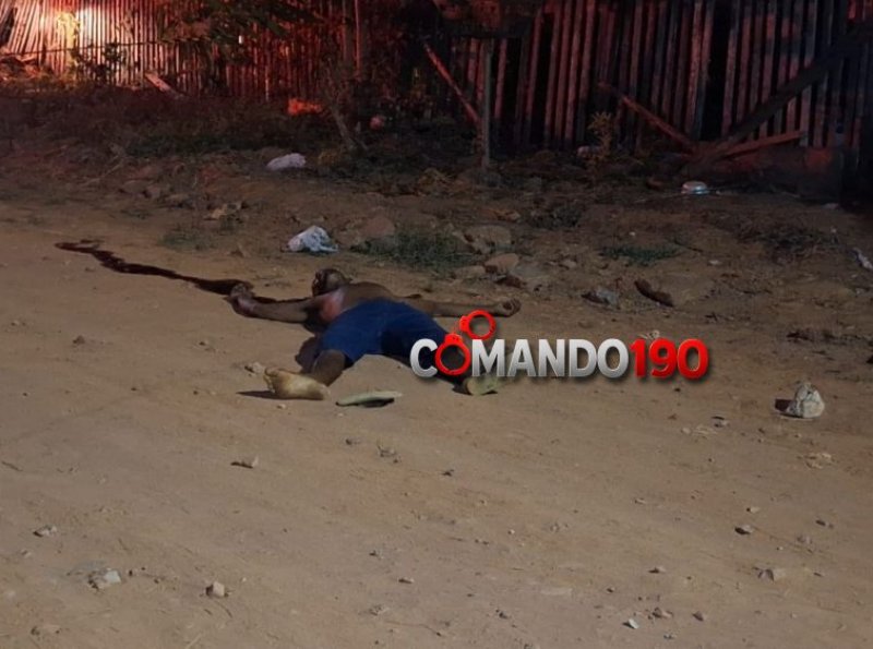 Homem é morto a tiros em frente a residência no bairro Bela Vista