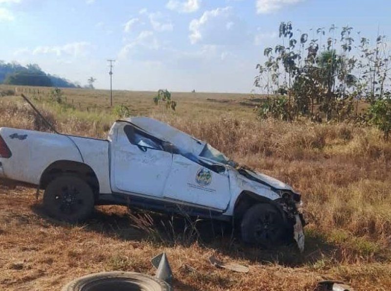 Caminhonete da Prefeitura Municipal de Ji-Paraná se envolve em acidente na BR-364 e deixa vários feridos.