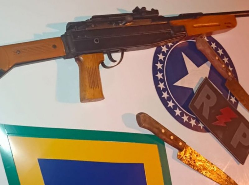 Homem embriagado agride esposa e enteados durante confusão familia