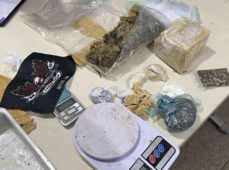Polícia Militar apreende mais de 1 quilo de pasta-base de cocaína em residência suspeita de funcionar como ponto de tráfico
