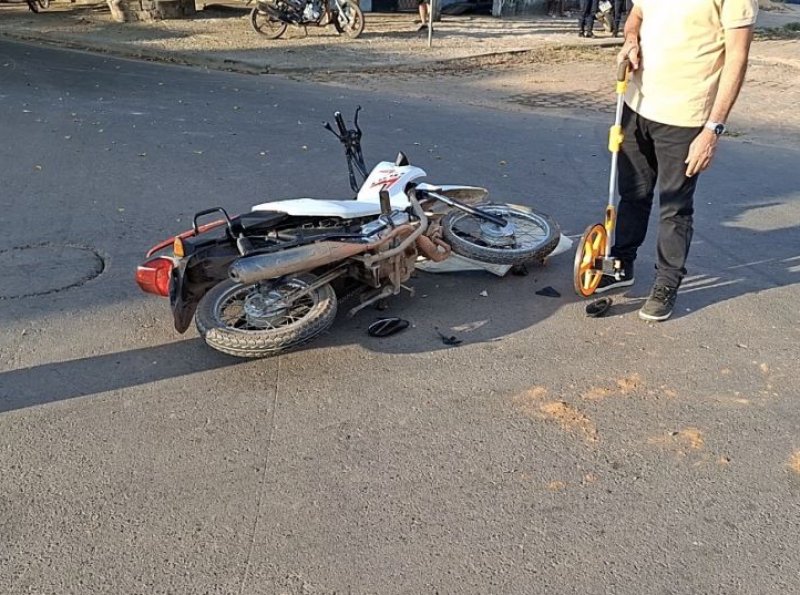 Colisão entre carro e motocicleta deixa mãe e filha feridas em cruzamento de Ji-Paraná