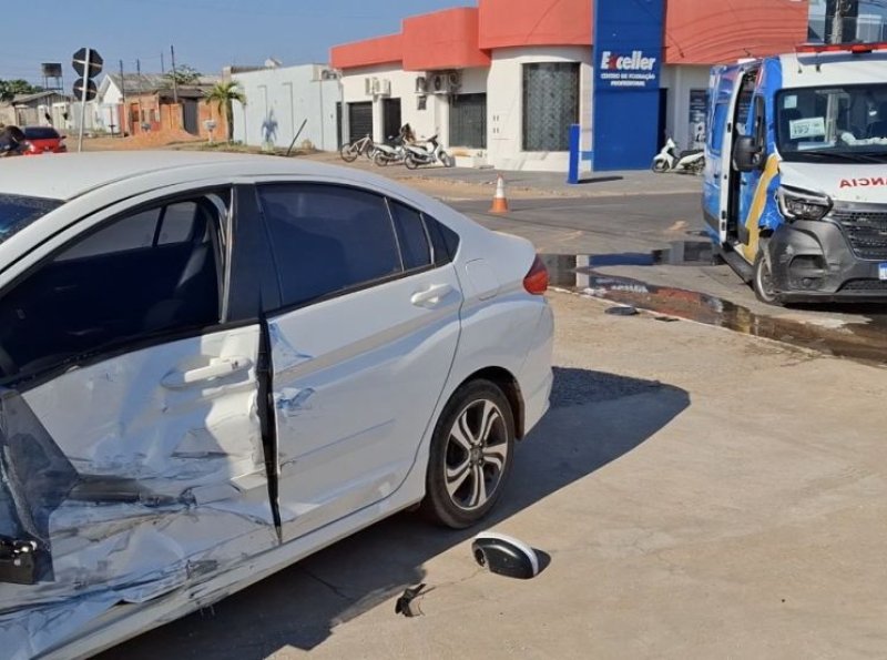 Ambulância do SAMU se envolve em acidente durante atendimento de ocorrência em Ji-Paraná