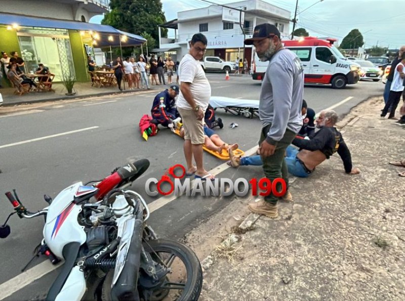 Casal fica ferido após colisão entre carro e moto em Ji-Paraná