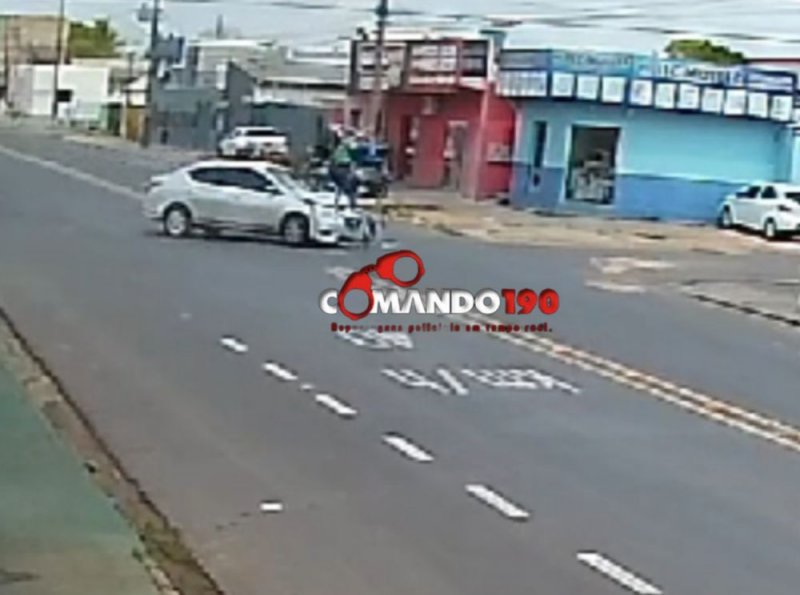 Acidente Grave em Ji-Paraná Envolve Carro e Motocicleta