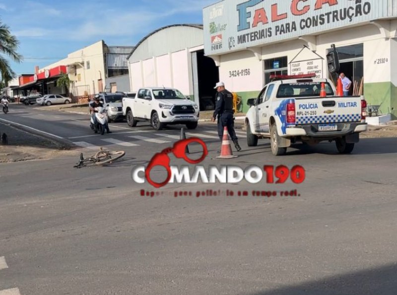 Jovem ciclista fica gravemente ferido após colisão com caminhão em Ji-Paraná