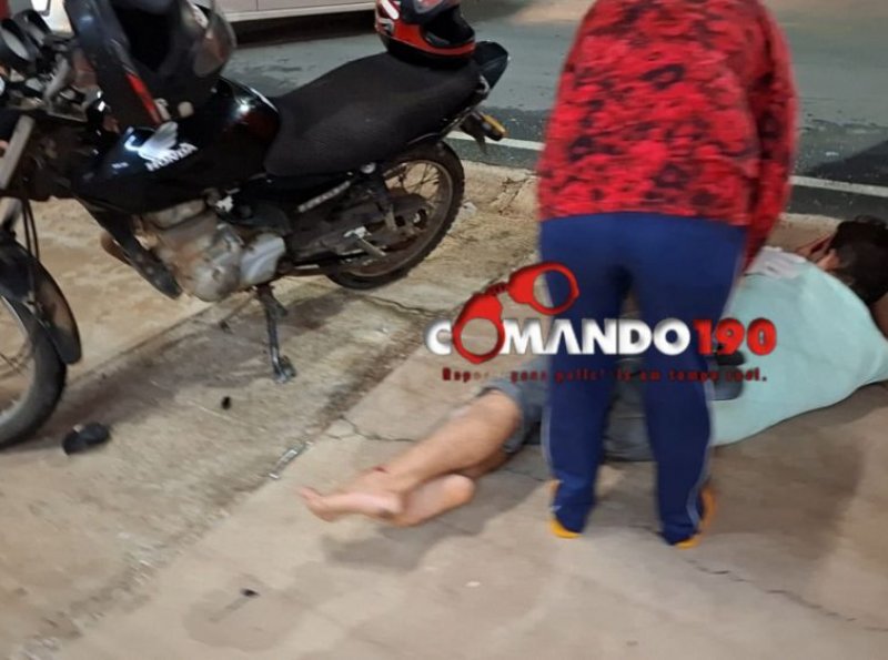 Acidente entre carro e moto deixa motociclista ferido na Rua Sena Madureira Em Ji-Paraná