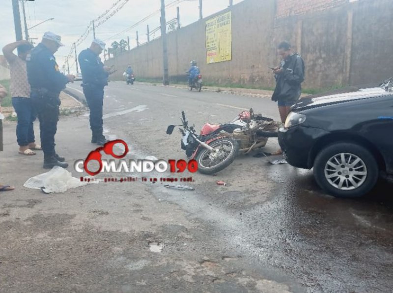 Condutora de motocicleta fica ferida em acidente na Rua T-14