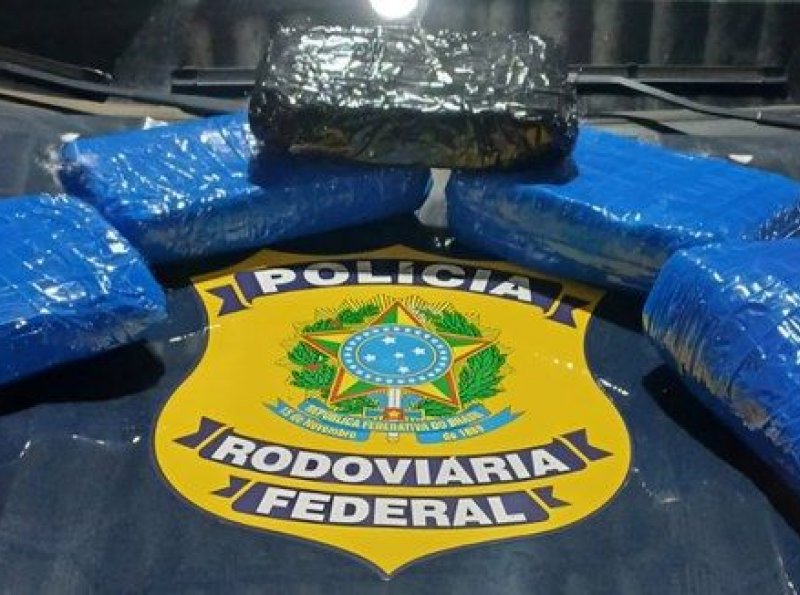 PRF apreende droga em ônibus de viagem interestadual
