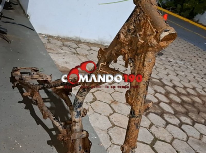 Quadro de motocicleta com chassi adulterado é encontrado por menor no bairro Primavera