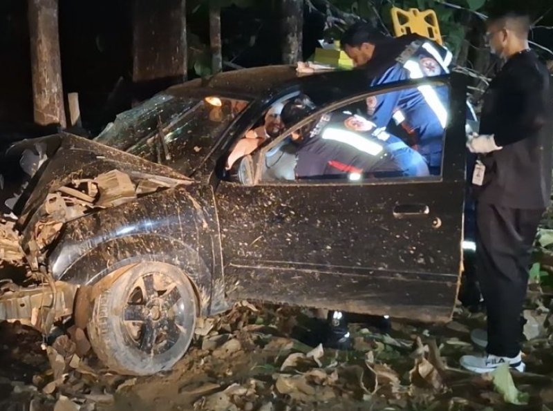 Motorista fica ferido após carro sair da pista e bater contra árvore na T-28, em Ji-Paraná