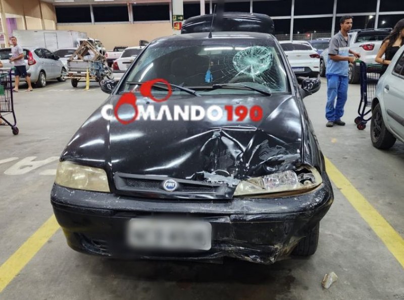 Condutor se envolve em colisão com duas motos e foge para fazer  compras em supermercado em Ji-Paraná 