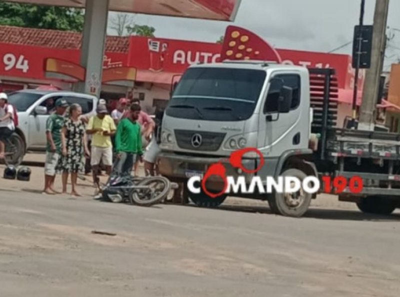 Colisão entre Caminhão e Motocicleta na Rua T 14 com Linha 94 em Ji-Paraná 