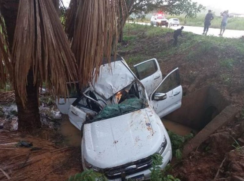 Família que seguia para passar o Natal em Jaru, sofre acidente com caminhonete na 603