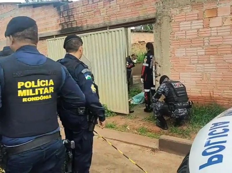 Homem é executado com vários tiros em residência