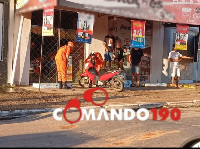 Motociclista em Ji-Paraná, leva susto ao descobrir cobra escondida na carenagem da motoneta durante trajeto