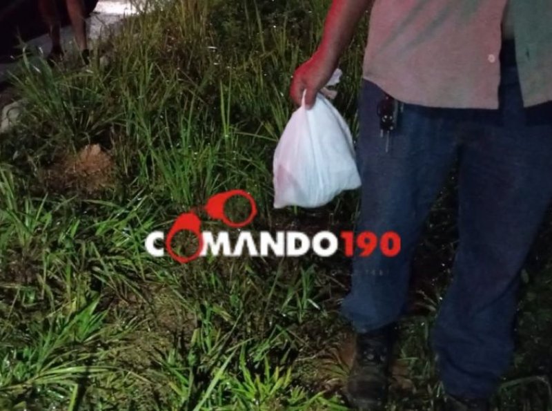 Polícia encontra crânio humano e galinha preta dentro de residência abandonada