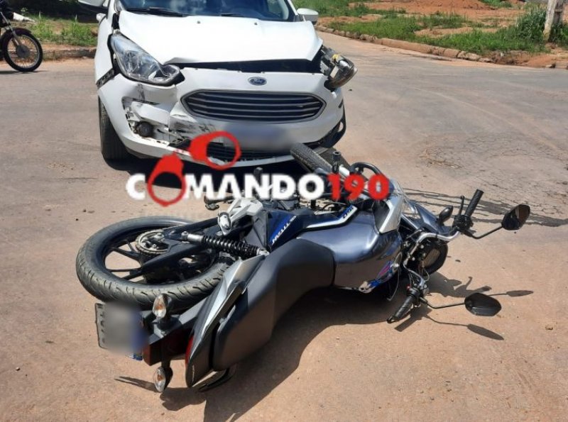 Ford Ka atravessa preferencial e colide com motocicleta na L-94 em Ji-Paraná