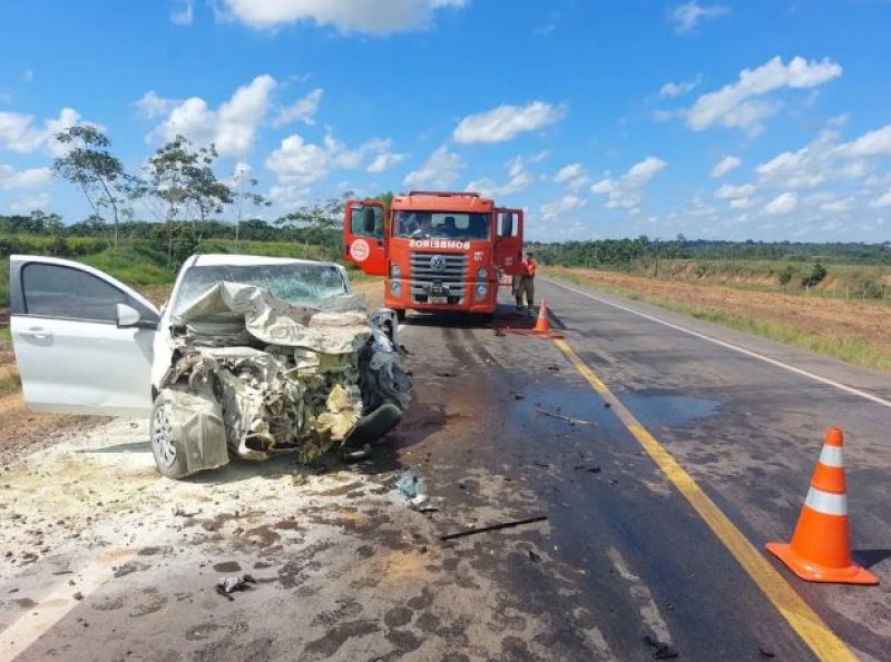 Irmãos morrem durante colisão entre carros na BR-346 em RO