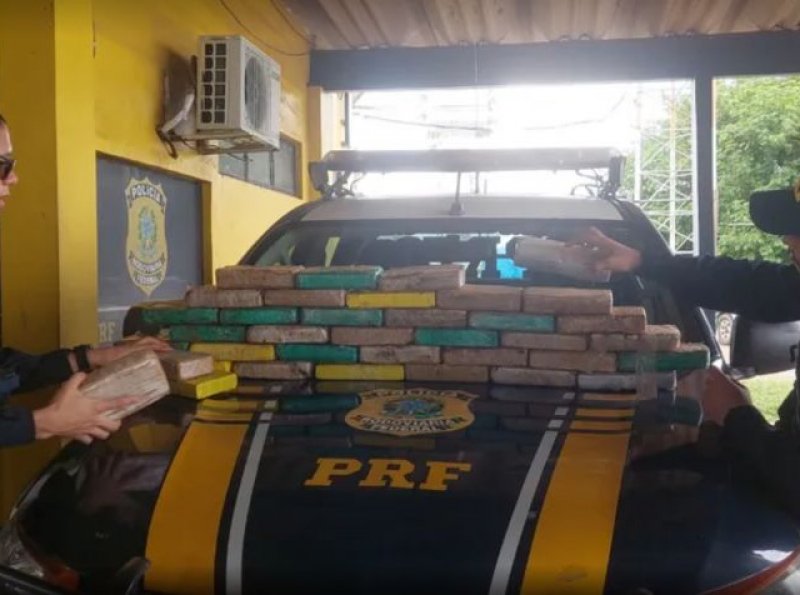 Motorista foge a pé por floresta ao ser descoberto com 60 kg de pasta base de cocaína, em RO