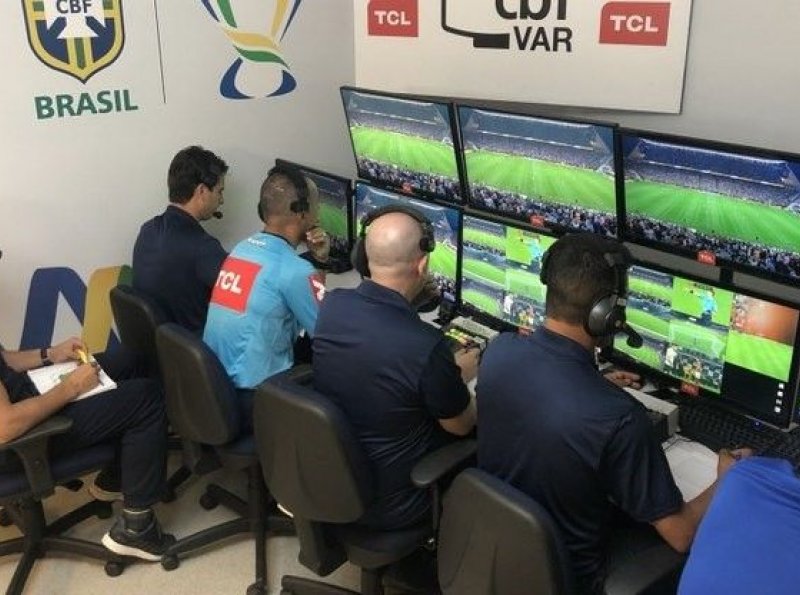 VAR – Ajuda ou atrapalha?