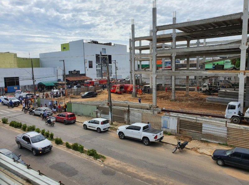 Operários ficam feridos após laje ceder em obra, em Ji-Paraná