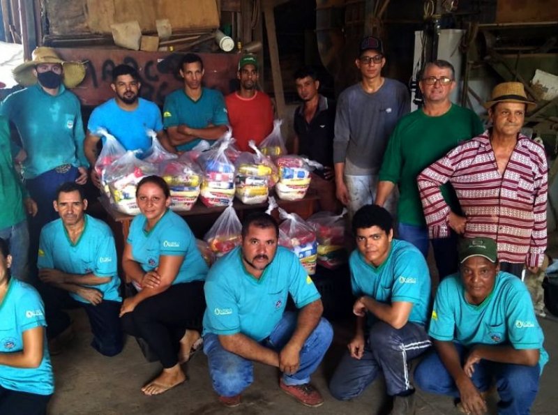 MFM faz doações de cestas de alimentos para catadores de Cerejeiras