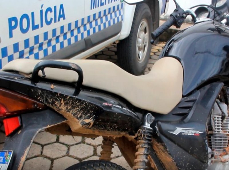 Em Ji-Paraná PM apreende moto roubada, arma e prende suspeito