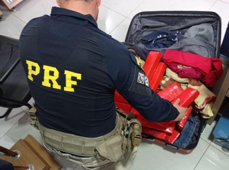 Em Ji-Paraná/RO, PRF apreende 15,68 Kg de Maconha